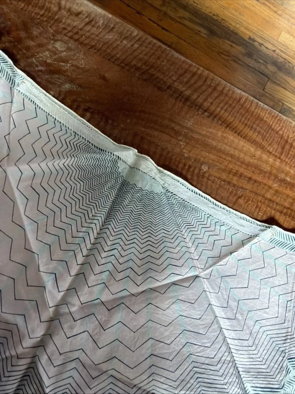 VINTAGE Scarf Triangle Hand Rolled Hem Pink Aqua Zig Zag Pattern Head Neck Scarf